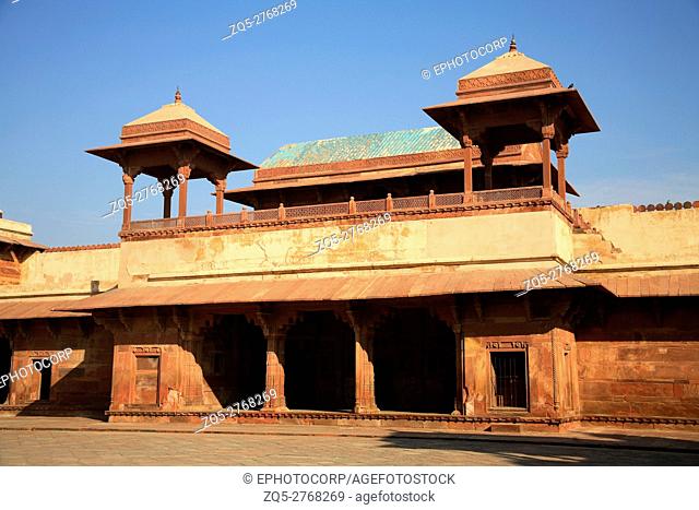 Summer Palace Diwan-e-khas, Fatehpur Sikri, was the political capital of India's Mughal Empire under Akbar's reign, from 1571 until 1585, when it was abandoned