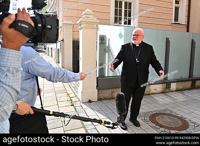 10 June 2021, Bavaria, Munich: Reinhard Cardinal Marx talks to journalists before going to a service at the training centre for pastoral assistants