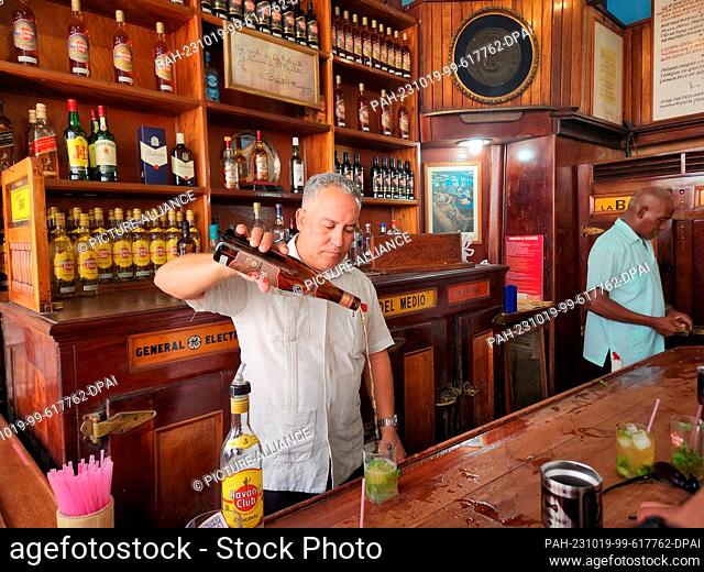 PRODUCTION - 07 October 2023, Cuba, Havanna: In the bar La Bodeguita del Medio in the old town of the Cuban capital, a mojito is prepared