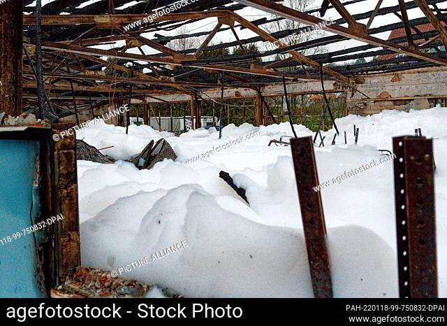18 January 2022, North Rhine-Westphalia, Bergisch Gladbach: Extinguishing foam covers the floor in a burned-out warehouse up to a height of two meters