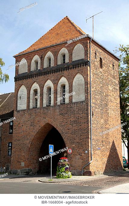 Kniepertor, Brick Gothic city gate, Stralsund, UNESCO World Heritage Site, Mecklenburg-Western Pomerania, Germany, Europe