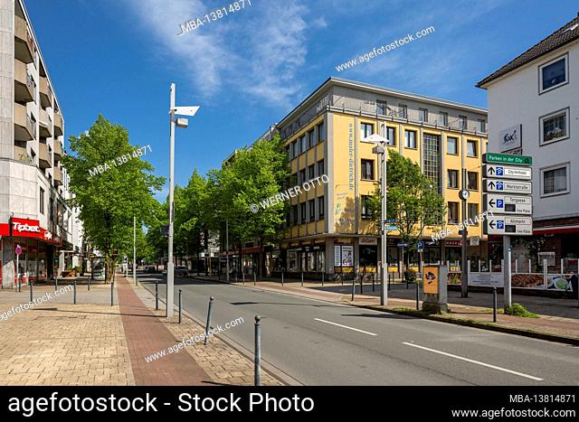 Germany, Oberhausen, Alt-Oberhausen, Ruhr area, Lower Rhine, Rhineland, North Rhine-Westphalia, NRW, Untere Marktstrasse corner Friedenstrasse