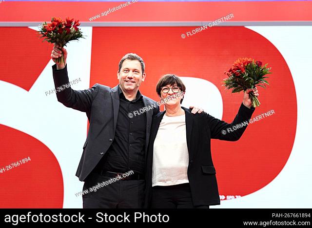 (LR) Lars Klingbeil, SPD party leader, and Saskia Esken, SPD party leader, recorded during the SPD federal party conference in Berlin, December 11th, 2021