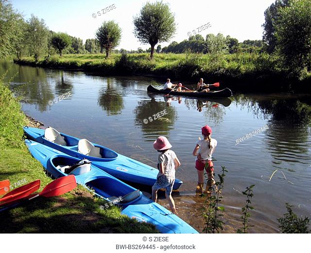 canoeists having a break at river bank, Germany, North Rhine-Westphalia, Weeze