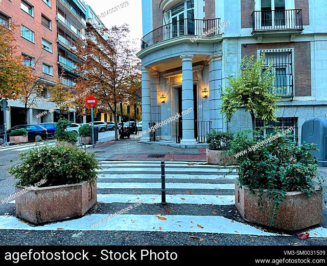 Building entrance. Nuñez de Balboa street, Madrid, Spain