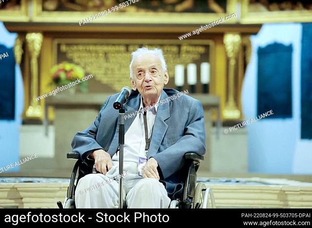 24 August 2022, Thuringia, Weimar: Ivan Ivanji, Buchenwald survivor, speaks at the Memorial Buchenwald Concert in the Stadtkirche St