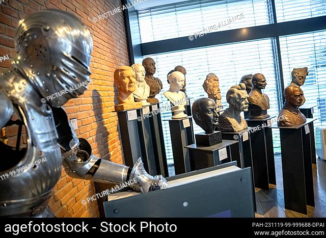 PRODUCTION - 17 November 2023, Bremen: The armor of Complimentarius and busts of Bremen personalities are on display at the Focke Museum On November 19, 2023