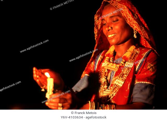 Muslim woman + candle ( Rajasthan, India)