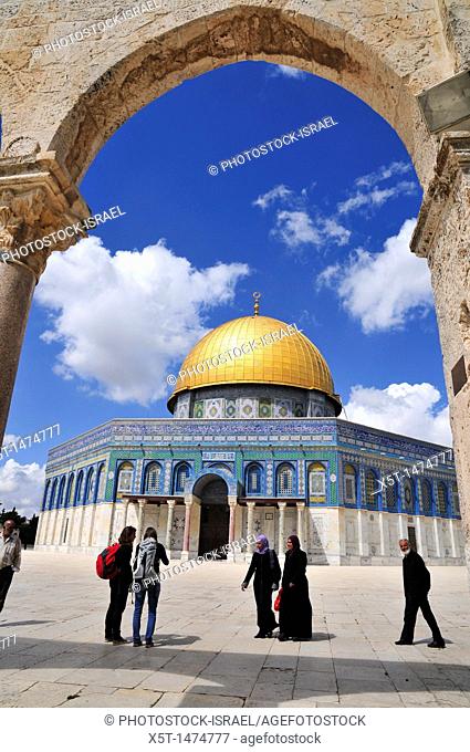 Israel, Jerusalem Old City, Dome of the Rock on Haram esh Sharif Temple Mount a Qanatir The Arch in the foreground