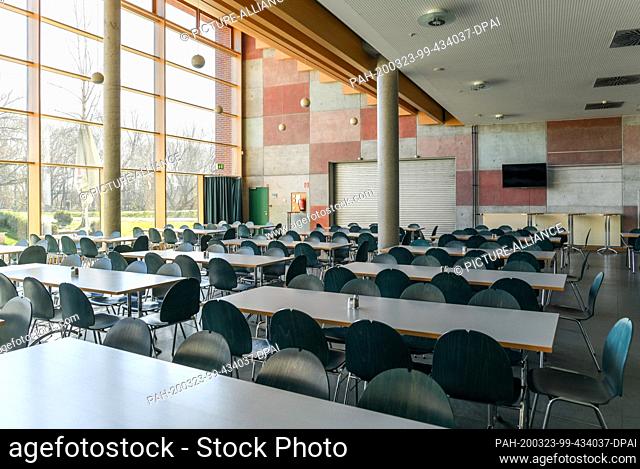 23 March 2020, Brandenburg, Frankfurt (Oder): The canteen of the European University Viadrina is empty and closed. Brandenburg's universities and the Ministry...