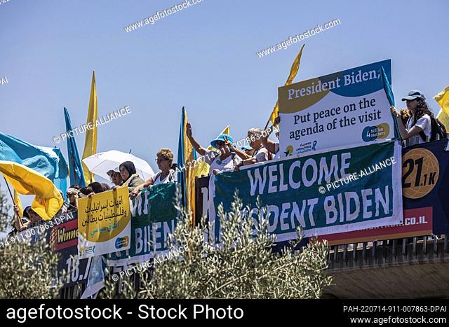 14 August 2022, Israel, Jerusalem: Israeli and Palestinian women take part in a protest to call on US President Joe Biden to be more active in promoting peace