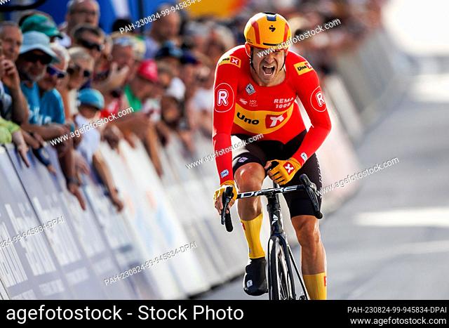 24 August 2023, Saarland, St. Wendel: Cycling: Tour of Germany, St. Wendel (2.30 km), prologue (individual time trial). Alexander Kristoff (Norway) of Team...