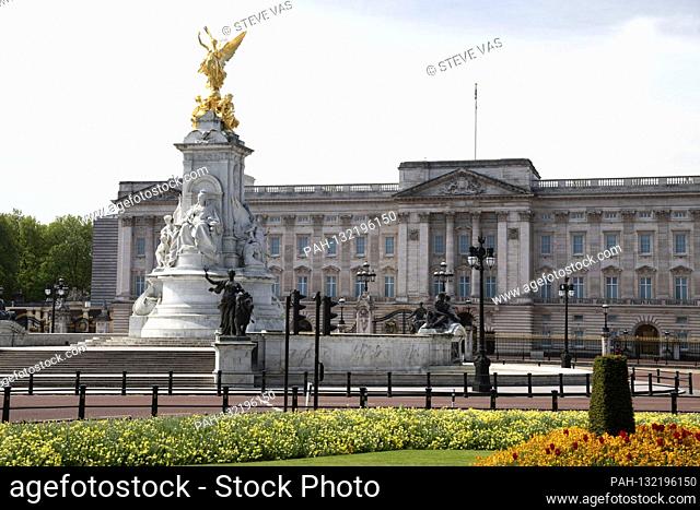 Buckingham Palace London's streets and tourist spots are empty due to Coronavirus lockdown. | usage worldwide. - London/London/Grossbritannien