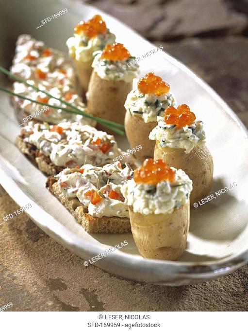 Mini-potatoes with salmon roe & fennel & quark sandwich