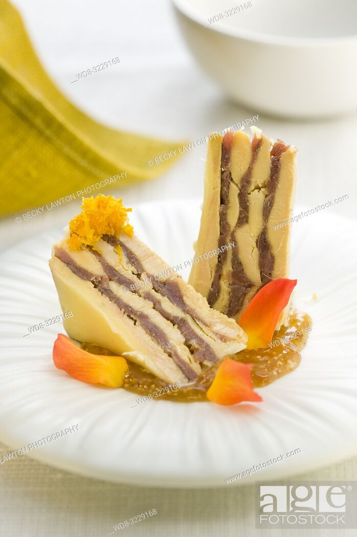 Stock Photo: Platillo de terrina de foie con angulas y salsa de higos.